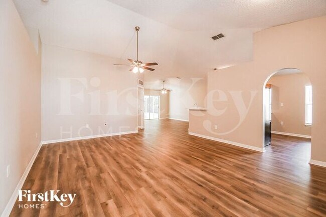 Foto del edificio - 8153 Misty Meadow Ct N
