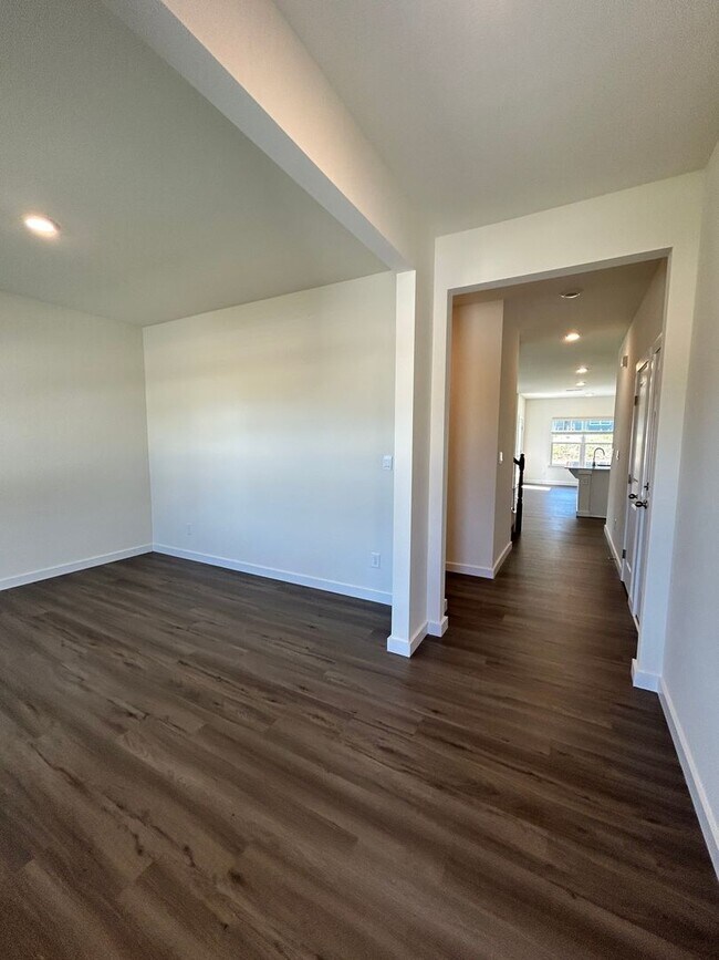 Building Photo - New Construction! 5 bedrooms, 3.5 baths, bonus room, plenty of storage, 2 car garage!