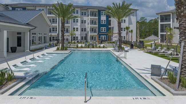 Building Photo - THE VANTAGE APARTMENTS