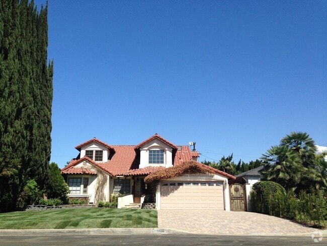Building Photo - 12707 Califa St