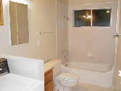 - Zees Apartments