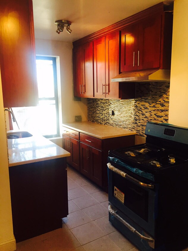 Kitcken - 2319 Cambreleng Ave