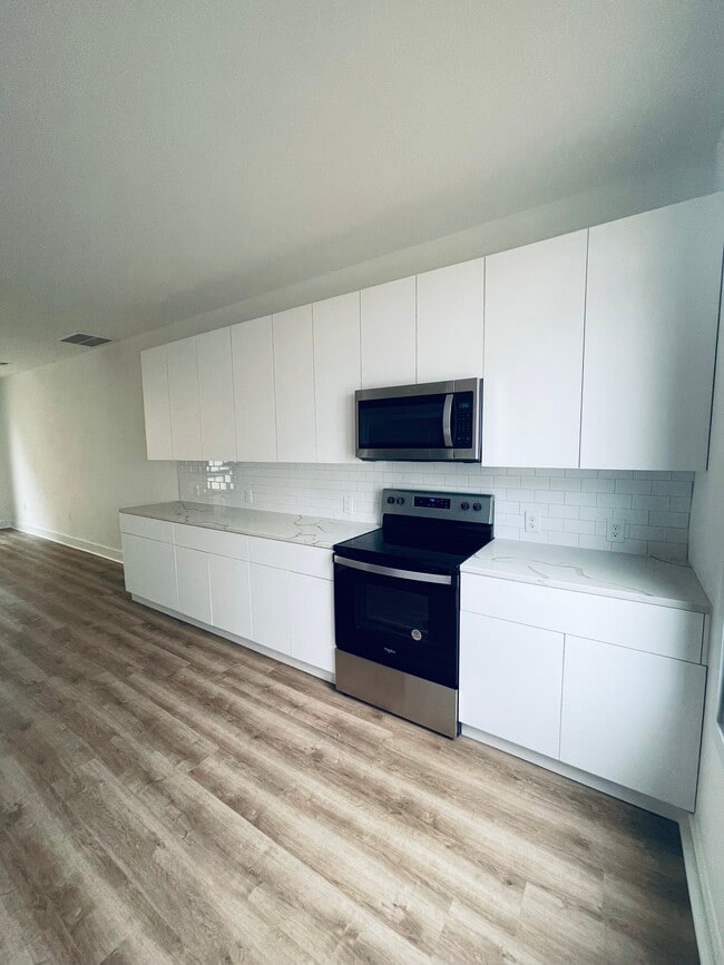 Microwave, Electric Stove, Oven, and Ample Cabinet Space - 1110 Nova St