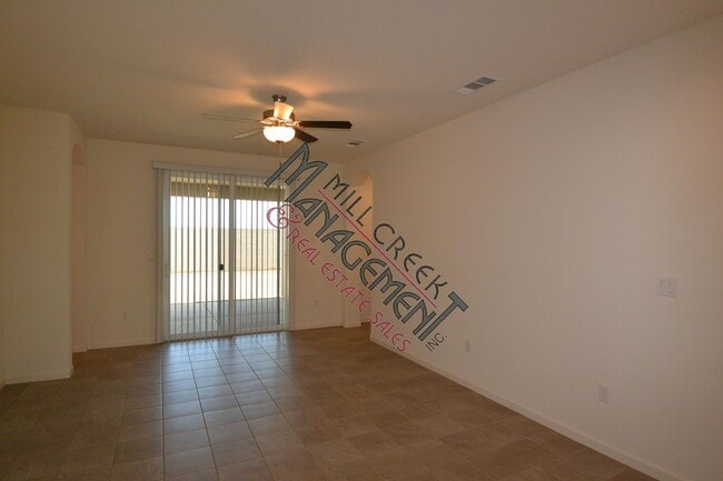 Foto del edificio - Newer 3bedroom/2bath in Tulare.