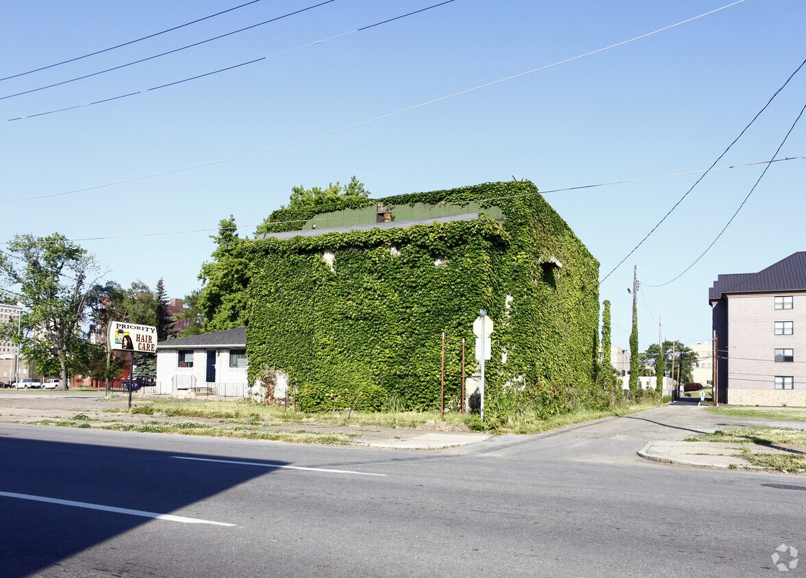 Building Photo - 619 Cherry Ave