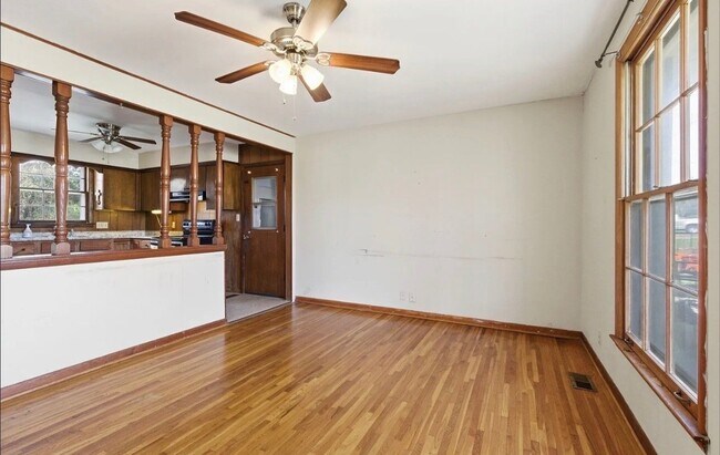 Building Photo - 2713 Edge O Lake Dr