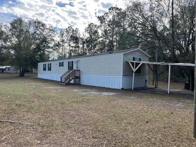 Building Photo - 3 Bedroom, 2 bathroom Mobile Home on large lot