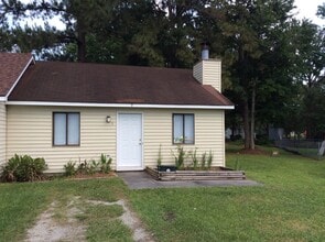 Building Photo - 9 Cedar Ridge Ct