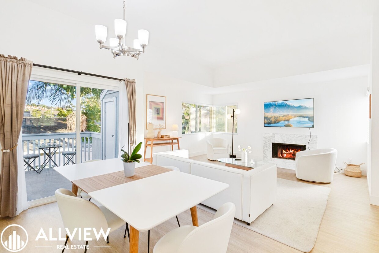 Primary Photo - OCEAN VIEWS AND UPGRADED 2 BED/ 2 BATH UPP...