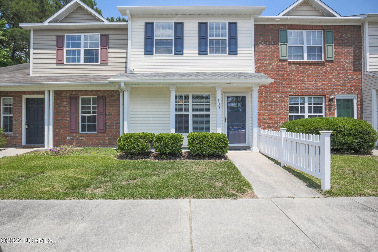 103 Meadowbrook Ln, Jacksonville, NC 28546 Townhome Rentals in Jacksonville NC