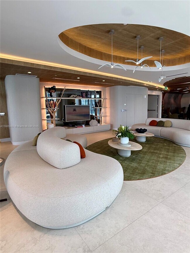Foto del edificio - 700 NE 24th St