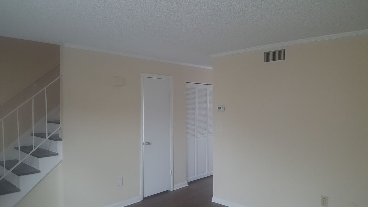 Primary Photo - Nicely renovated 2 bedroom town home in th...