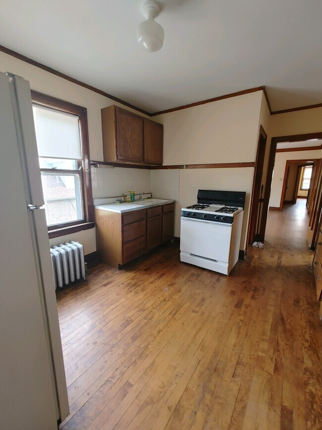 Kitchen - 2246 W 23rd St