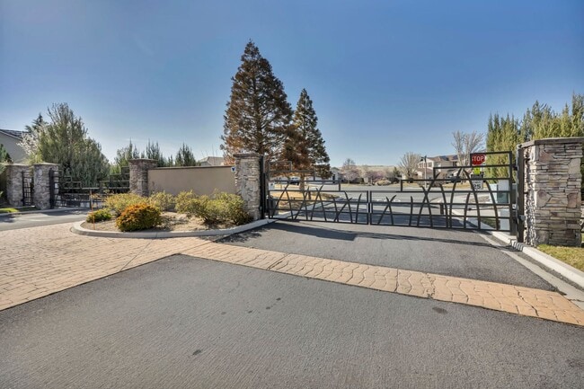 Building Photo - 6328 Windy Meadow Dr