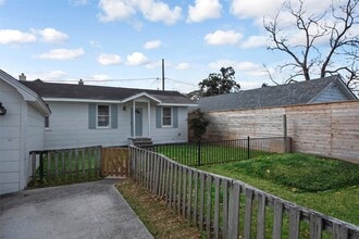 Building Photo - 128 E 23rd St