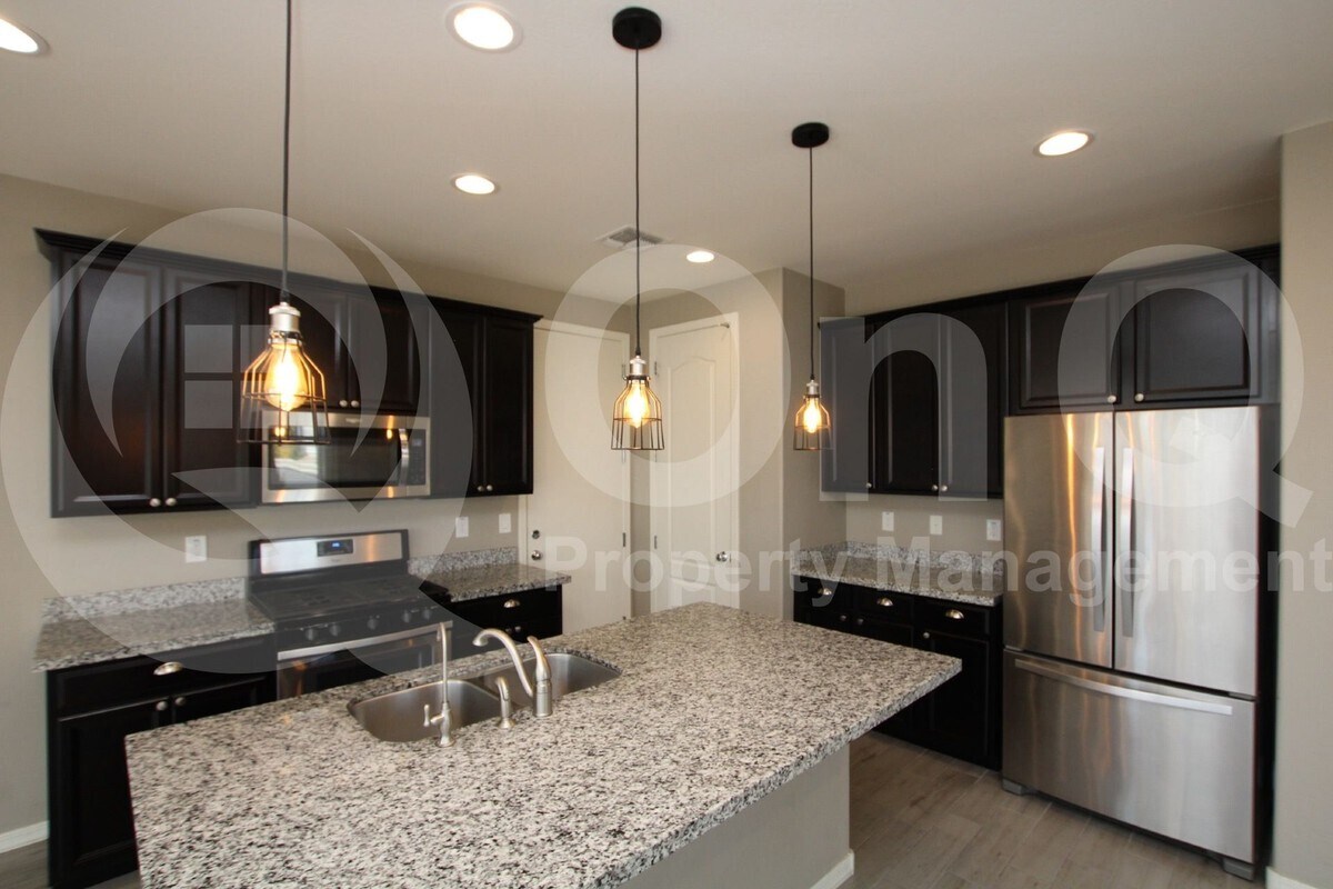 Primary Photo - 17120 N 9th Pl