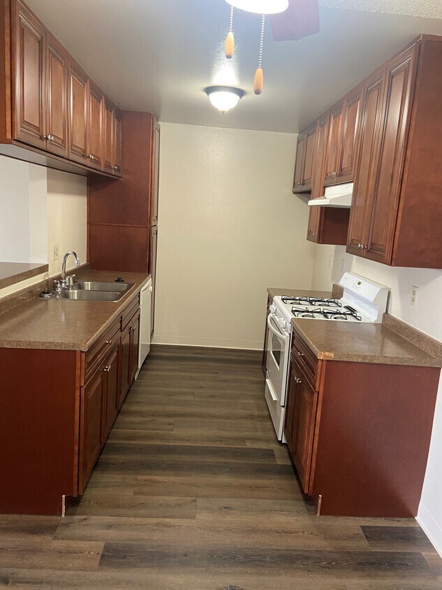 Foto principal - 1330 S Sunset Ave