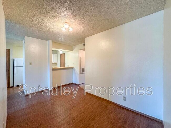 Foto del edificio - 120 W Main St