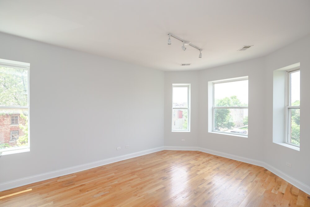 Primary Photo - 1501 N Talman Ave
