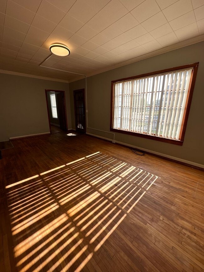 Building Photo - PP - 12 - Glendale