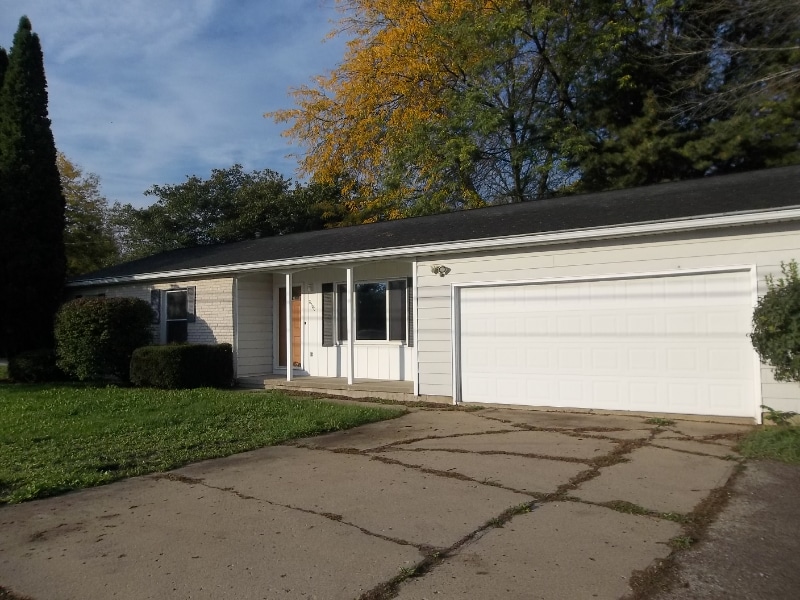 Primary Photo - 2700 S Isabella Rd