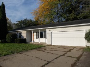 Building Photo - 2700 S Isabella Rd
