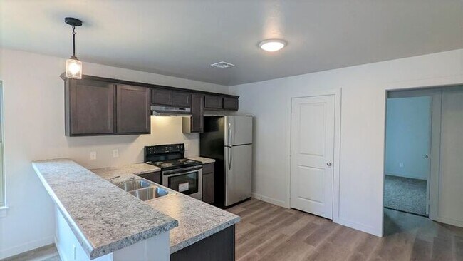 Foto del edificio - 2 Bed 2 Bath 1 Car Garage in the Eastpointe Village Moore, OK