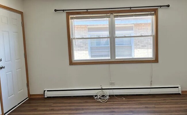 Living - 5330 S 73rd Ct