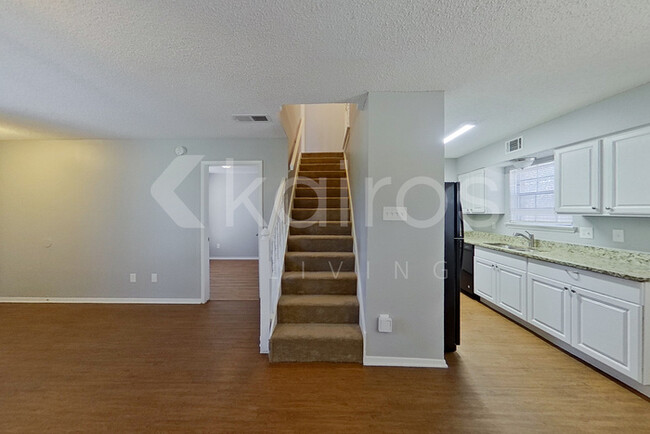 Foto del edificio - 2114 Woodnote Ln