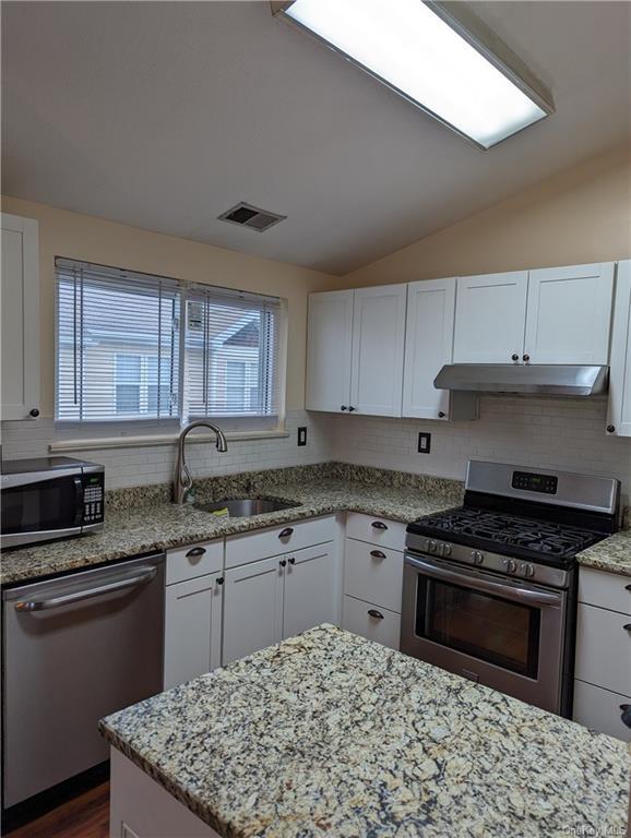 Building Photo - 3011 Whispering Hills Dr