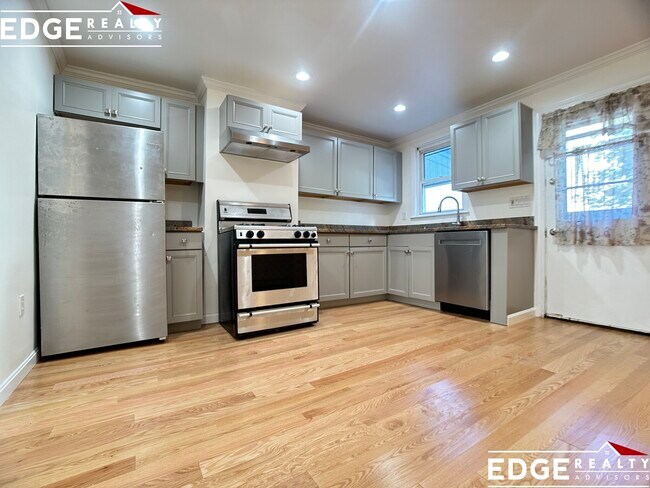 Foto del edificio - 244 Everett St
