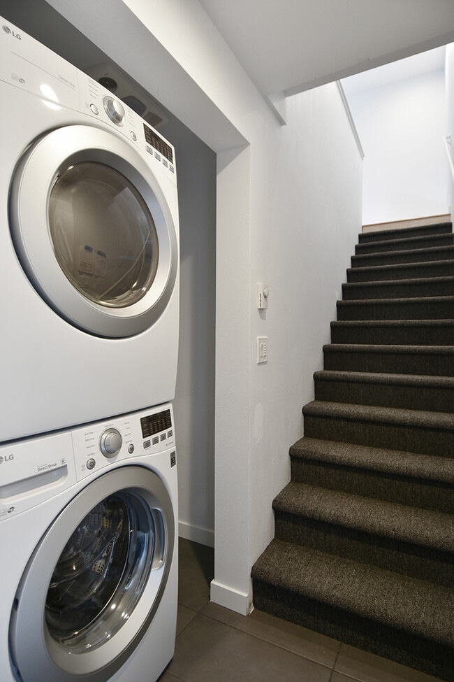 Building Photo - Beautiful Newer Construction (2019) 1 Bedroom/1 Bath ADU in Convenient Location (Central District)