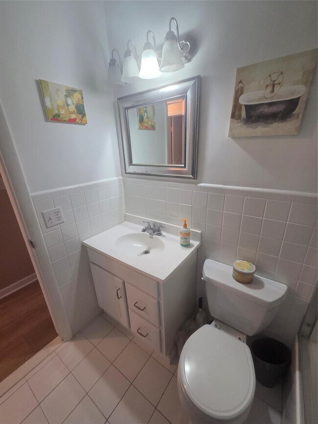 Foto del edificio - 1920 NE 51st Ct