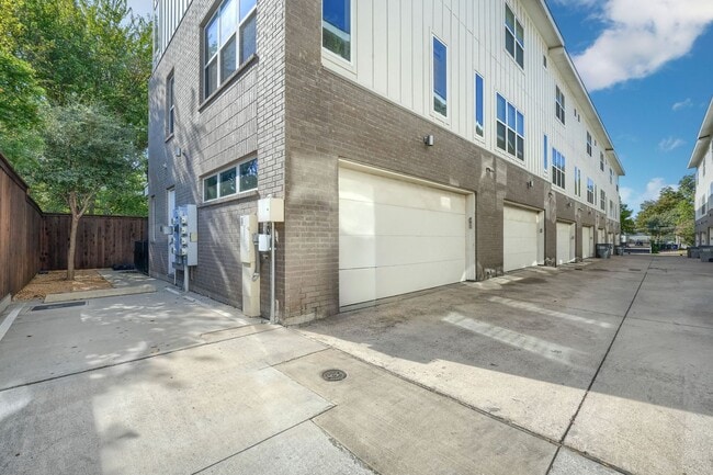 Building Photo - End Unit Townhome