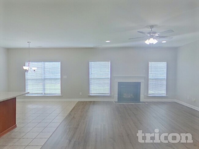 Foto del edificio - 3215 Shadowy Retreat Dr