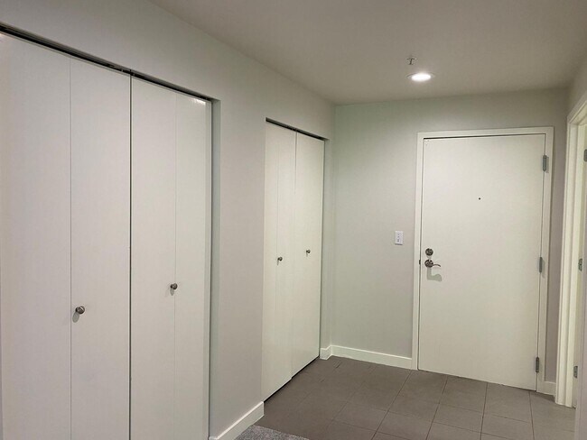 Foto del edificio - Spacious Seattle Condo - $2,500