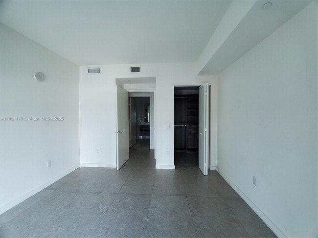 Building Photo - 1100S S Miami Ave