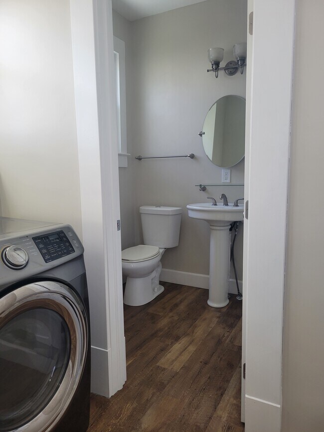 Foto del edificio - 230 Rugg Ave