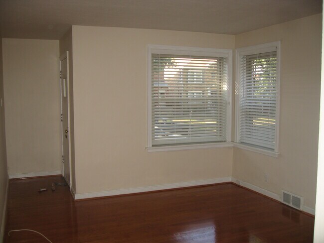 Living Room - 6309 Sutherland Ave