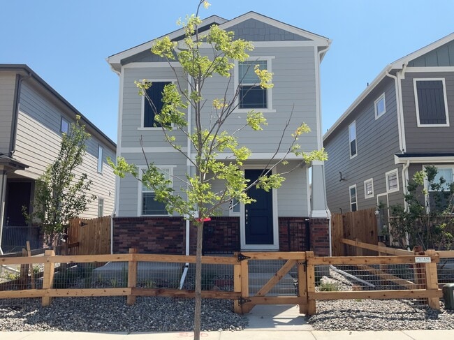 Building Photo - 320 N Addison Way