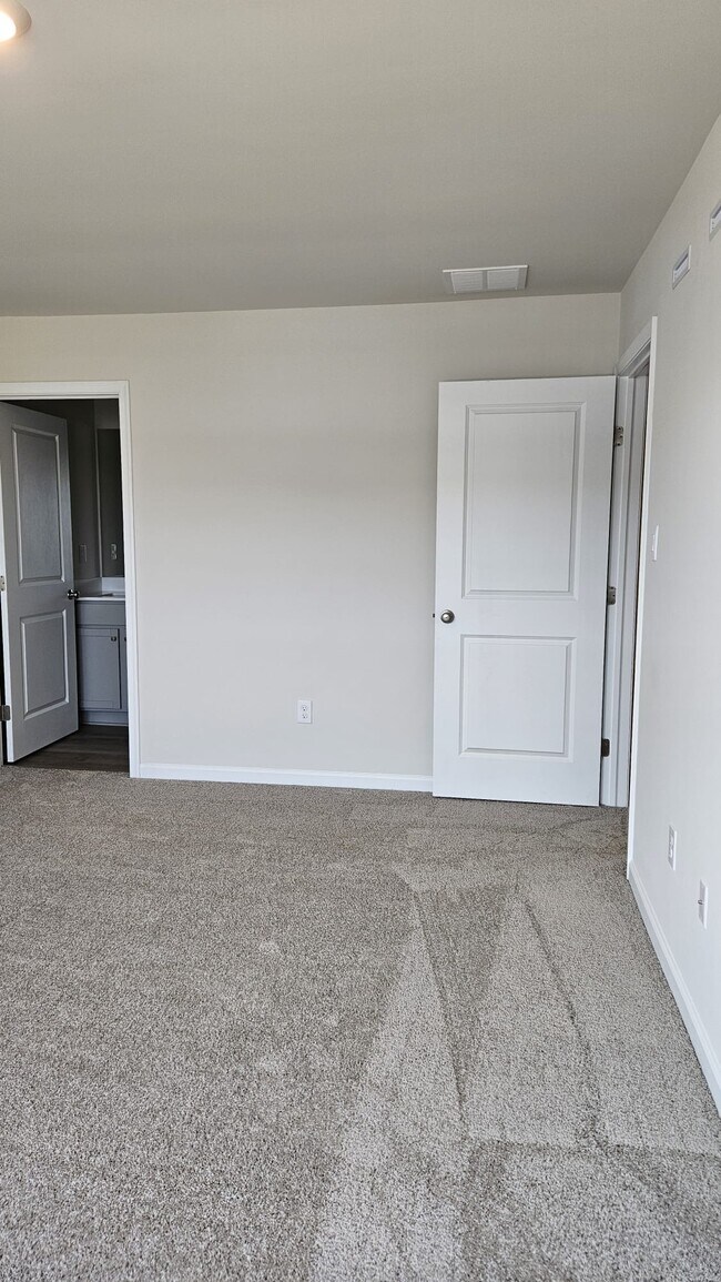 Building Photo - 33 Elliot Ln