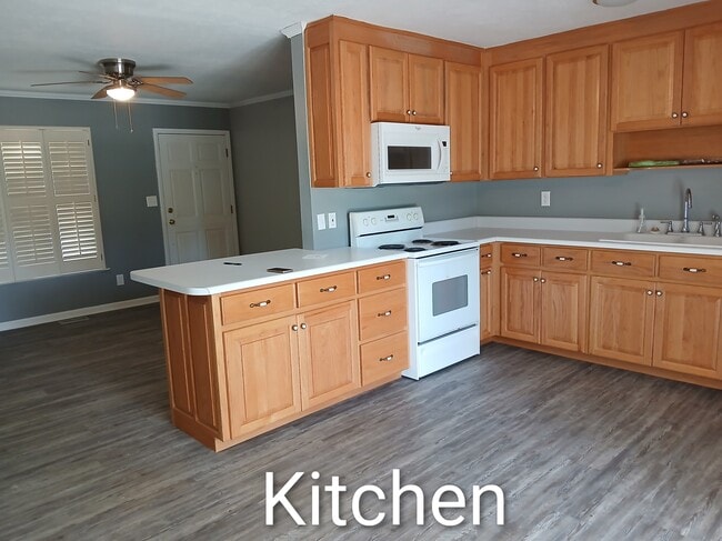 Building Photo - 140 Horseshoe Dr