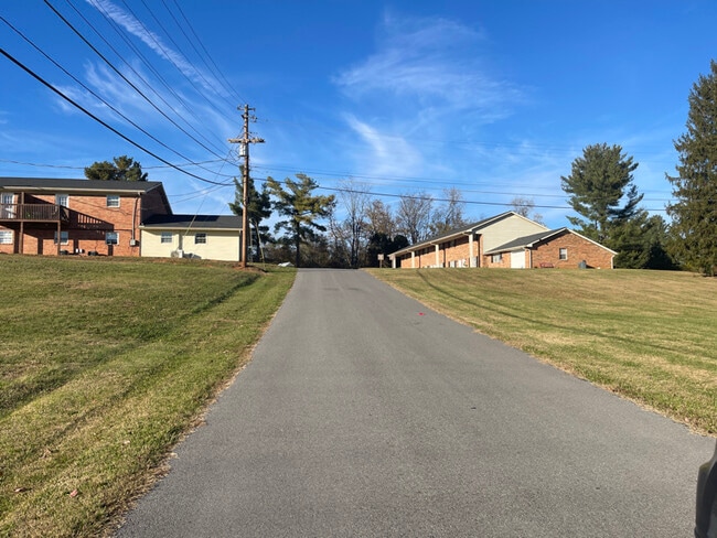 Building Photo - 539 E Morgan St