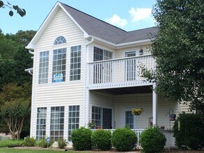 Building Photo - 126 River Oaks Ct