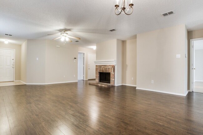 Foto del edificio - 8712 Stonebriar Ln