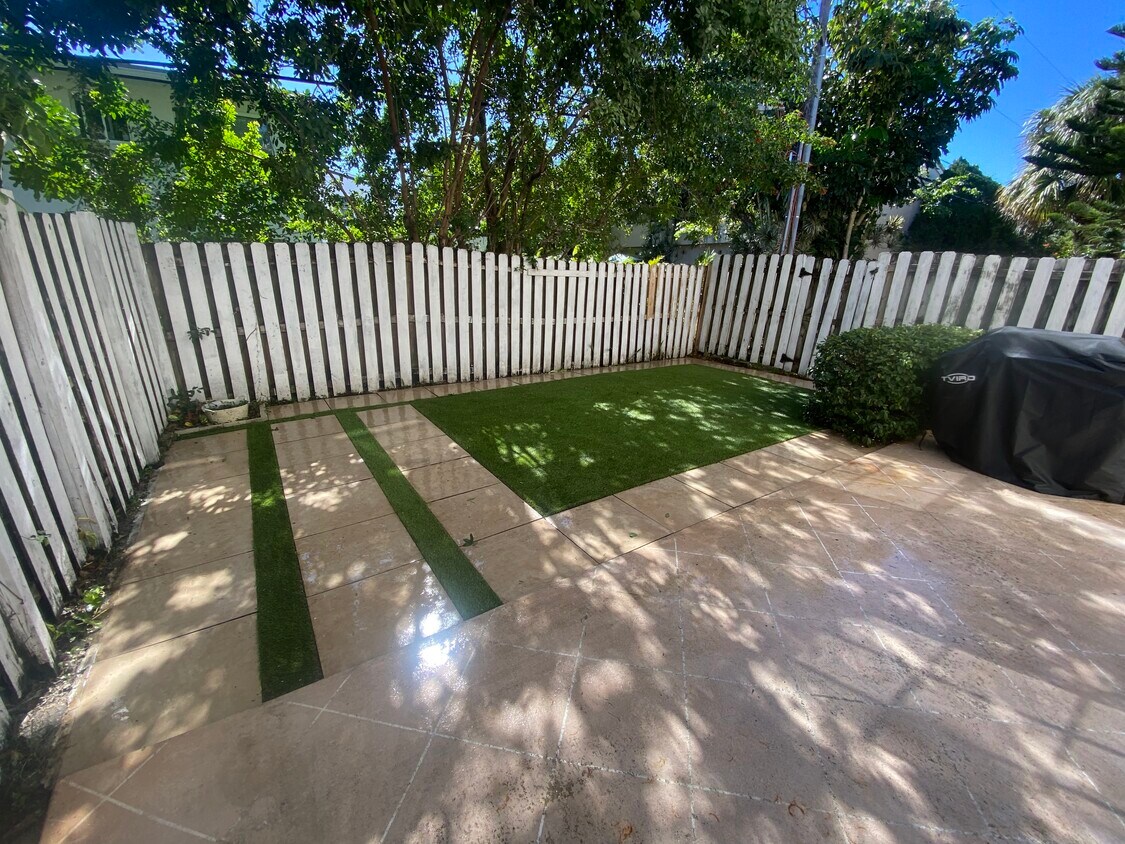 330 SW 8th St, Boca Raton, FL 33432 Townhome Rentals in Boca Raton FL