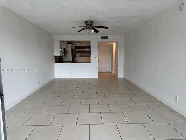 Building Photo - 1831 Sabal Palm Dr