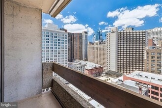 Building Photo - 1326 Spruce St