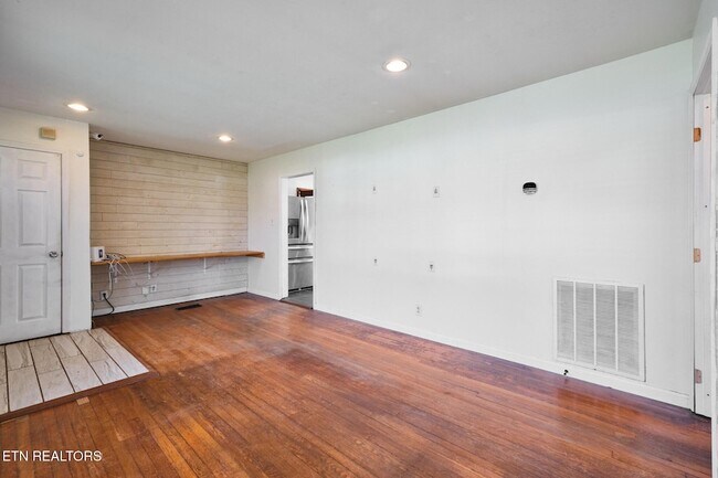 Foto del edificio - 548 Murray Rd NW