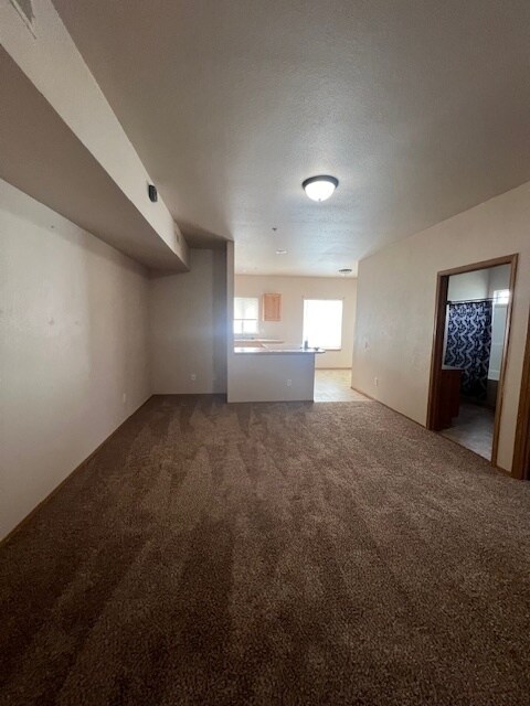 Primary Photo - 2 bed 1 bath near NNU and close to downtow...